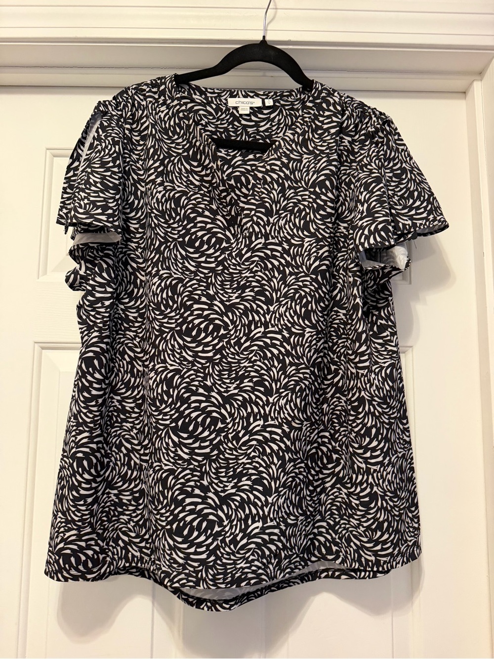 Chico's Black & White Swirl Ruffle Sleeve Blouse